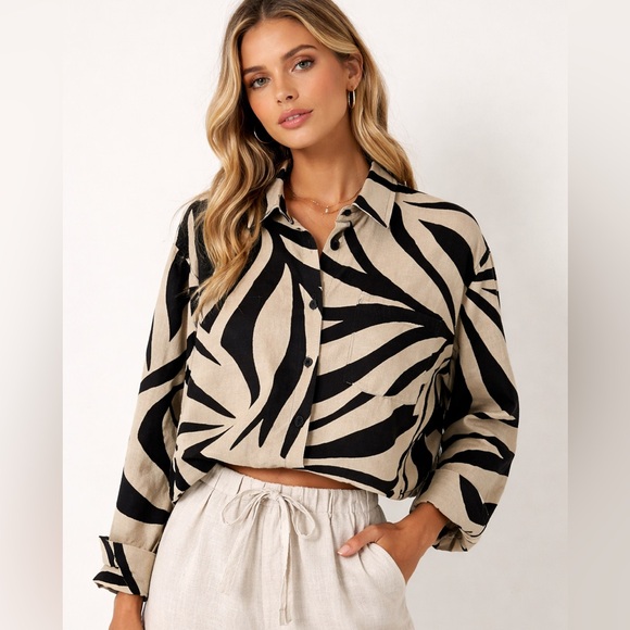 Tops - Boxy Linen Blend Cropped Button-Front Shirt Abstract Leaf Print Tan & Black